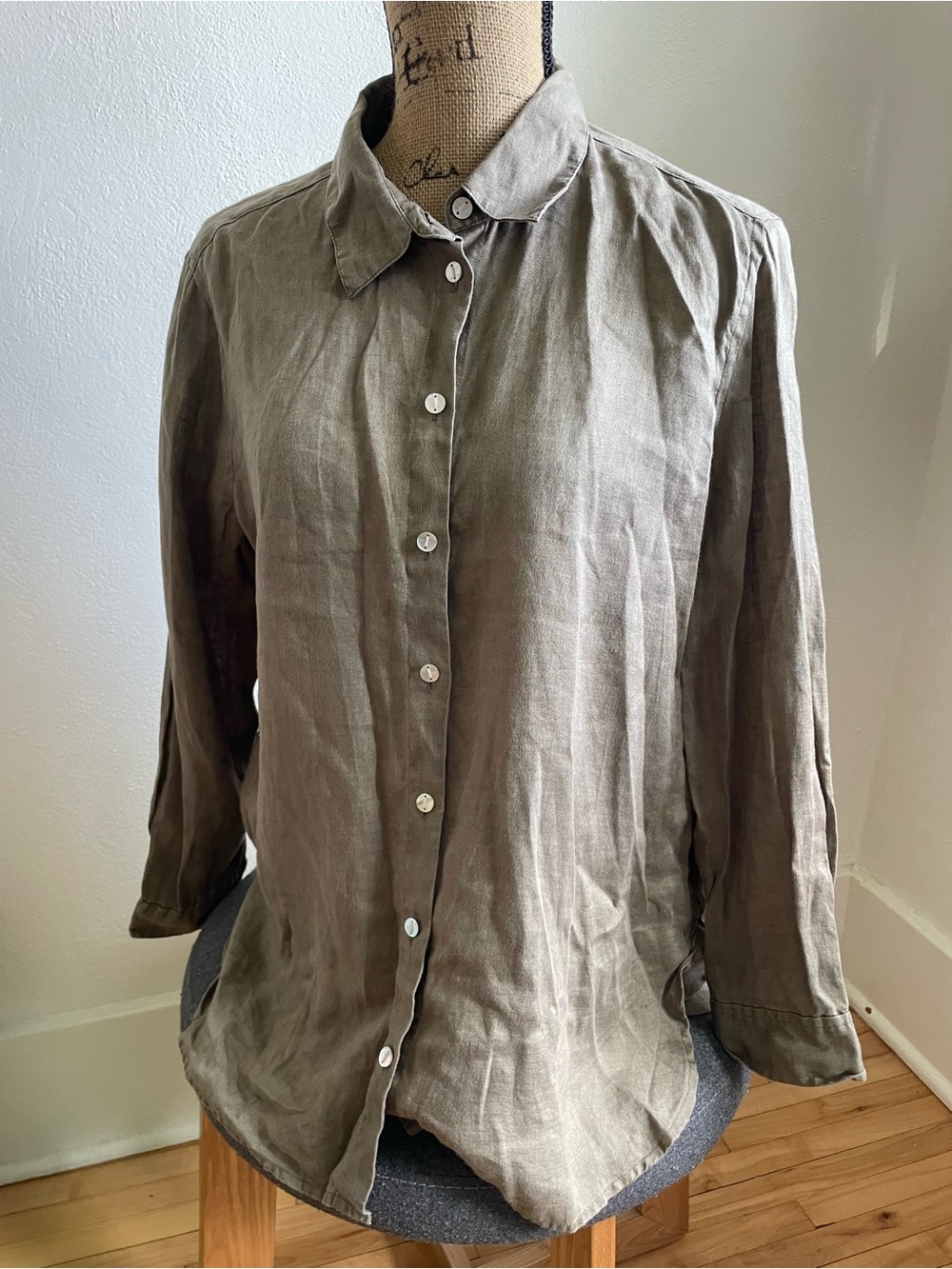 J.Jill linen button up shirt in size M. Olive green, relaxed fit, lightweight,